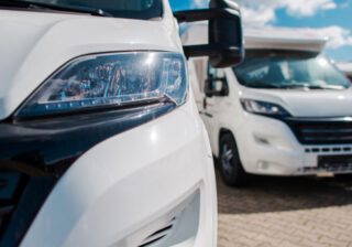 Auto kempingowe: która wersja zabudowy będzie optymalna?