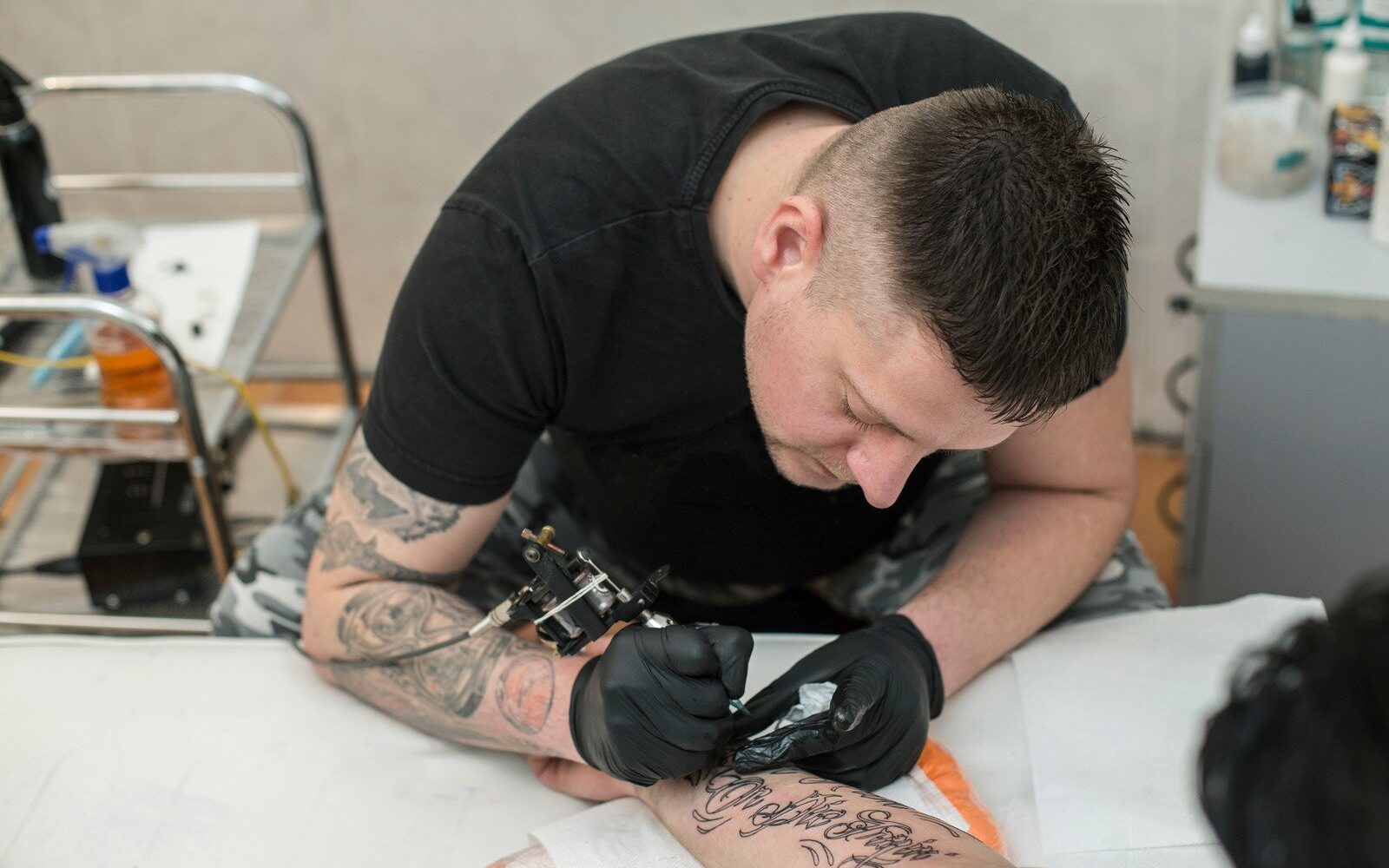 Masło do tatuażu – klucz do perfekcyjnej pielęgnacji skóry po tatuowaniu